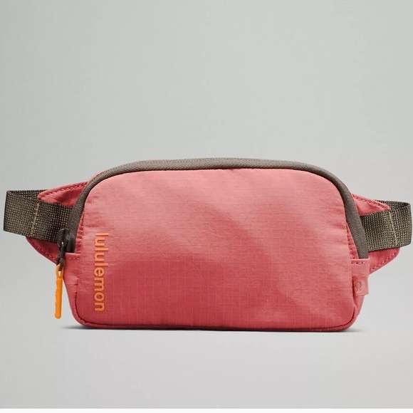 BNWT Lululemon Mini Belt Bag Brier Rose - Picture 1 of 6